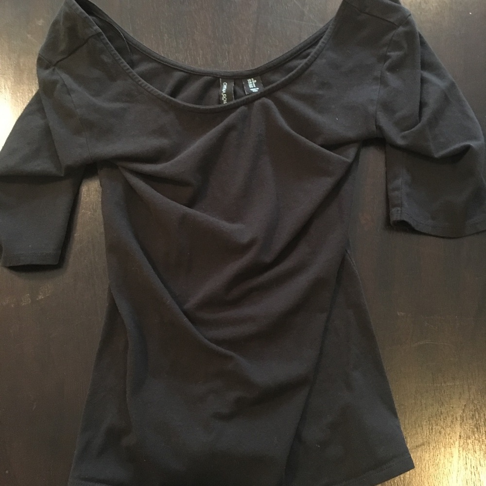 Black three-quarter length sleeve shirt